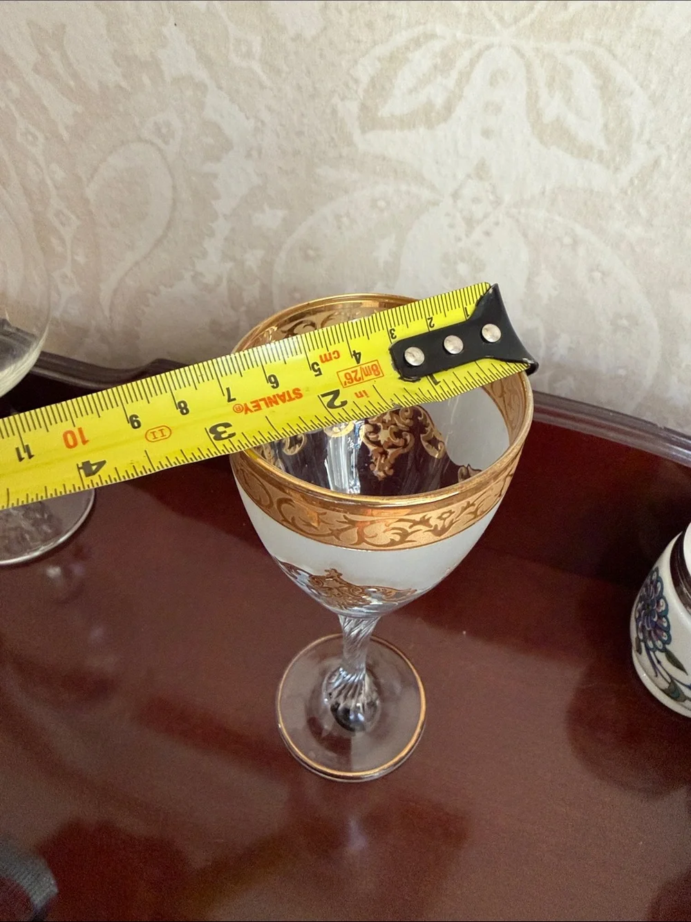 Murano  Gold-Trimmed Frosted Wine Glass - Decorative Home Dining Glassware